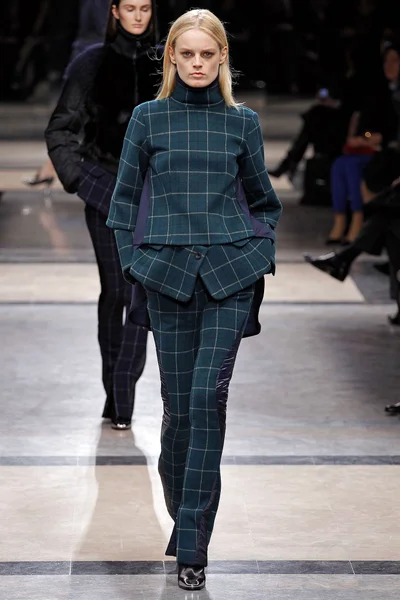 Look 11